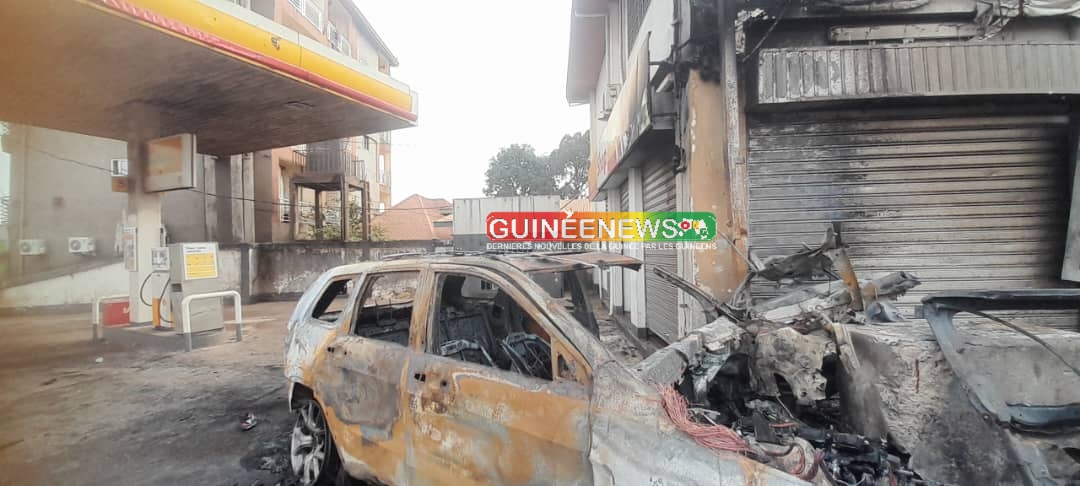 Ratoma : un véhicule percute une station-service et provoque un incendie mortel sur la T5