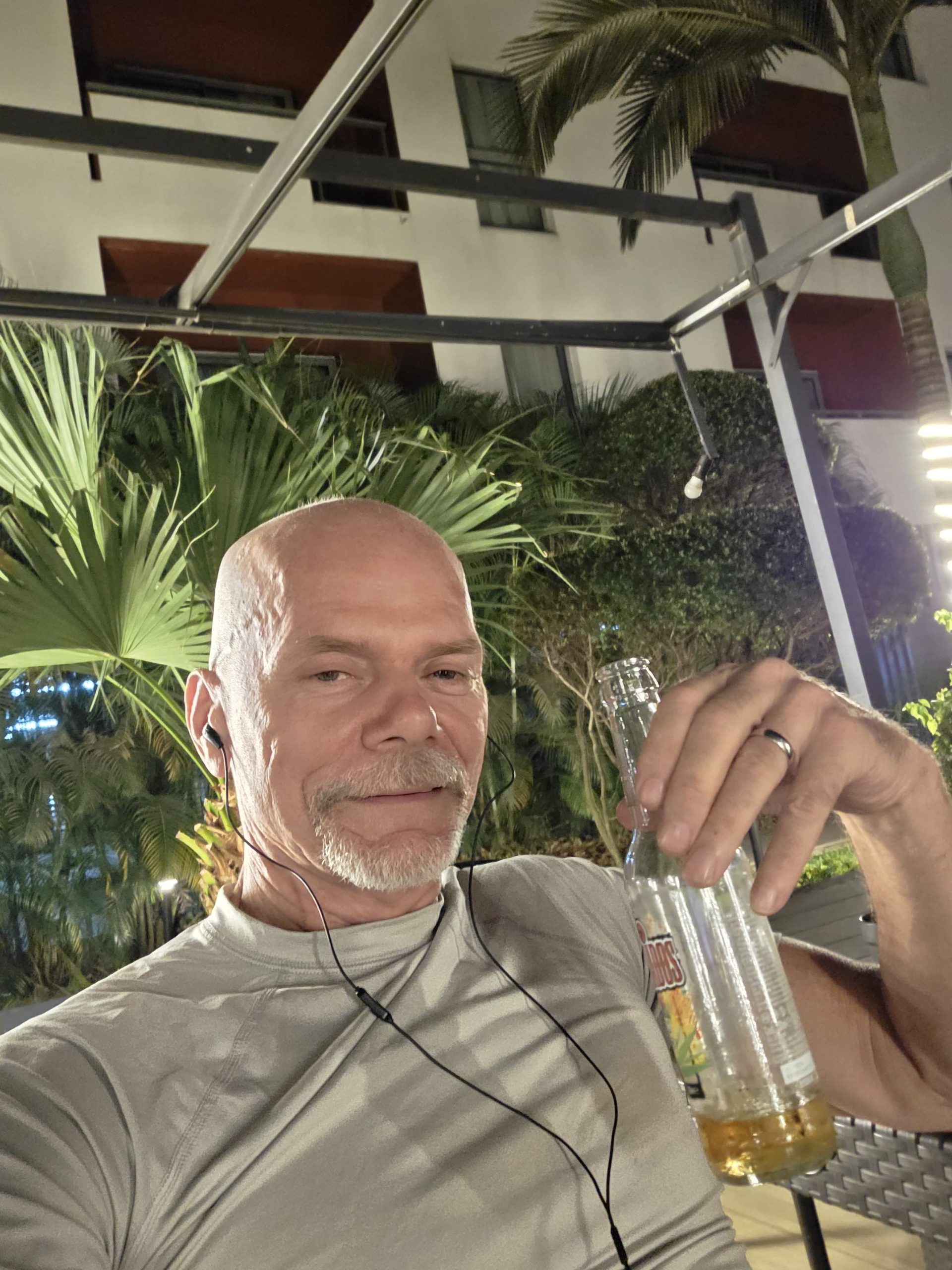 Des pilotes américains retenus à Conakry interpellent Donald Trump, une affaire aux multiples zones d’ombre